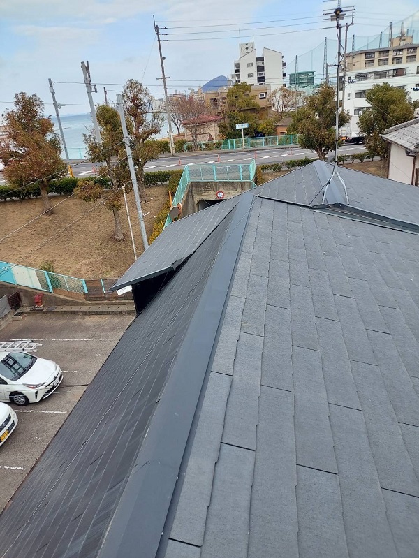 香川県高松市　M様邸　屋根塗装・棟板金交換工事　屋根のクラック(ひび割れ)補修 (3)