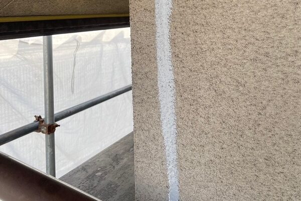 香川県高松市・T様邸　外壁塗装工事　ひび割れ補修を行いました！ (3)