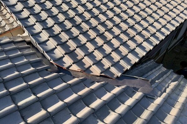 香川県高松市A様邸・谷部雨漏り修繕工事(谷板金・ルーフィング施工)